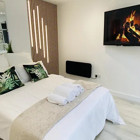 Luxury Garden Suite In Dagenham - Free Parking